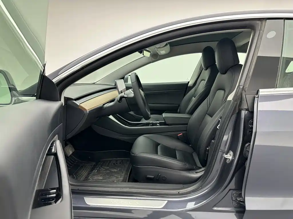 Tesla Model 3 — миниатюра 9