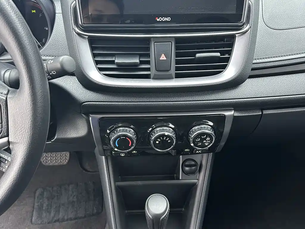 Toyota Yaris L — миниатюра 13