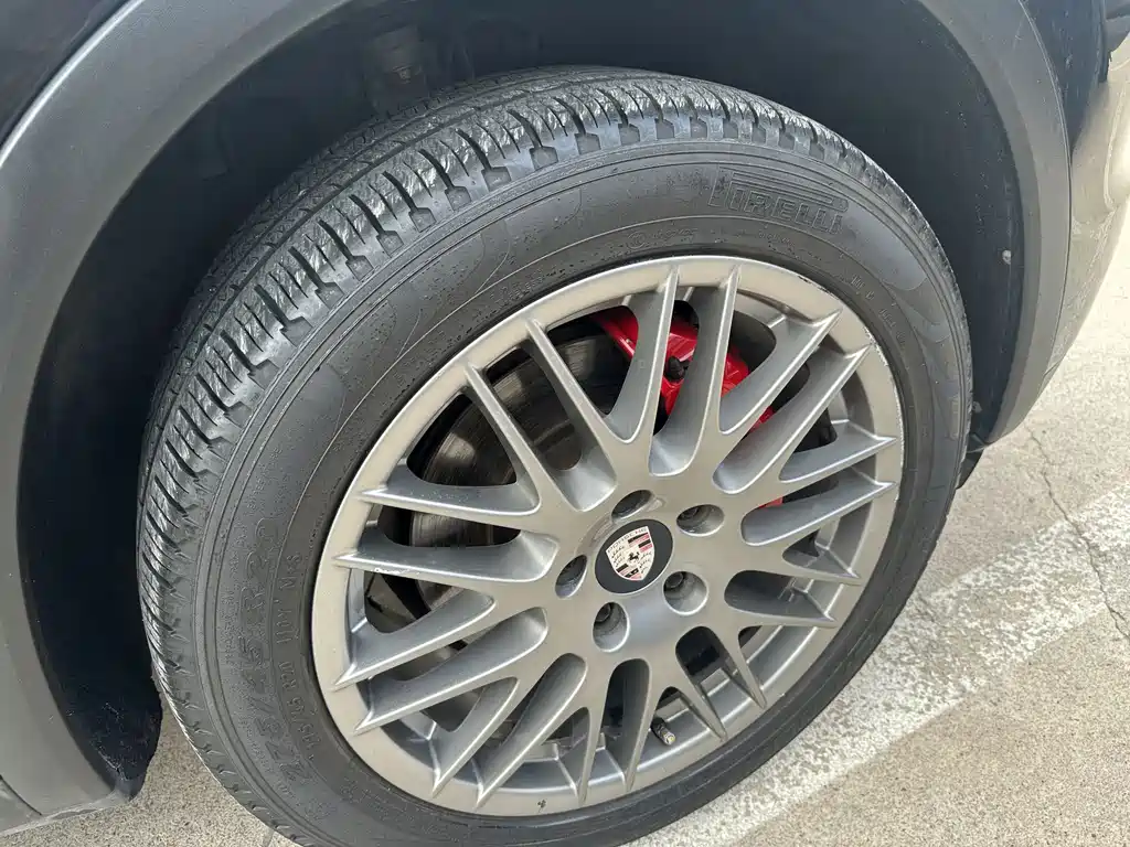 Porsche Cayenne — миниатюра 4
