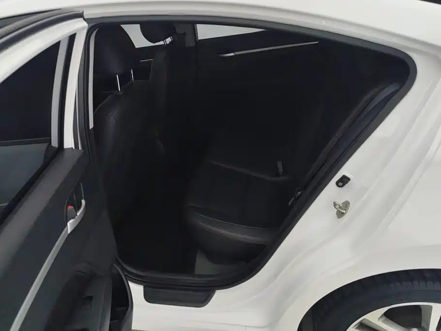 Hyundai Elantra — миниатюра 11