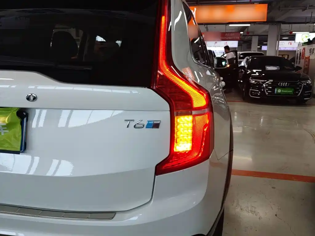 Volvo XC90 — миниатюра 8