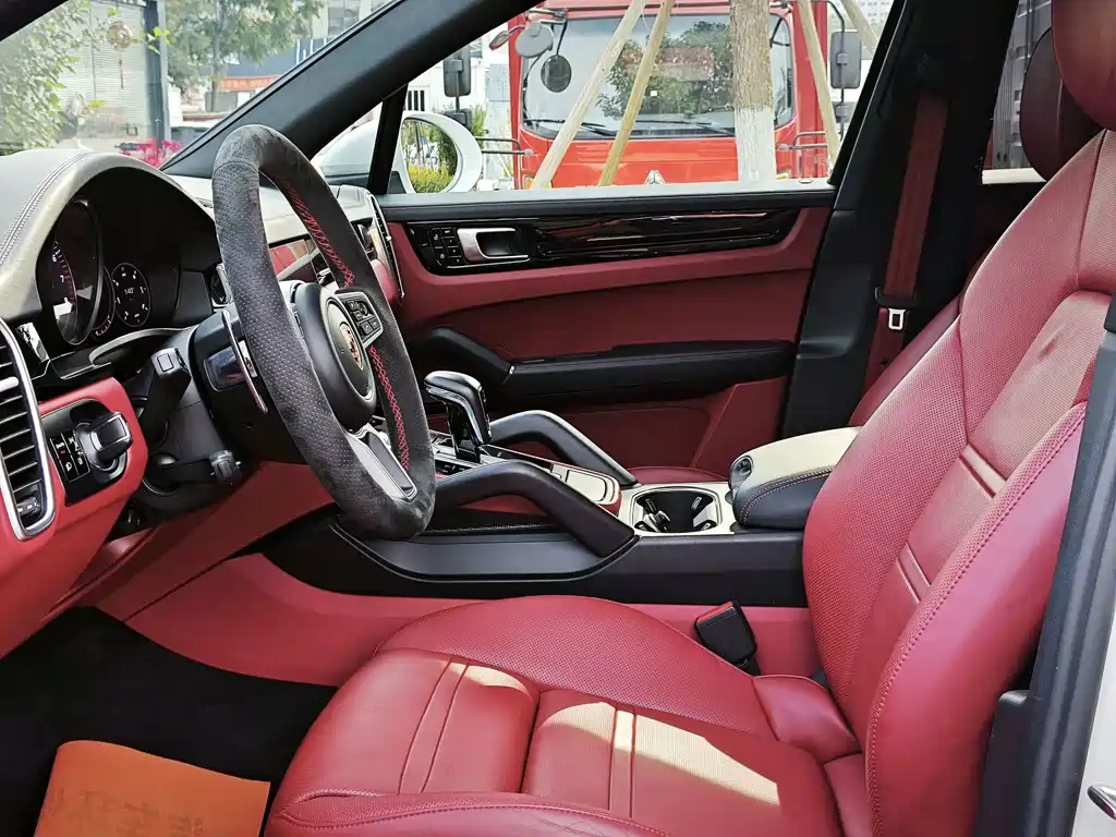 Porsche Cayenne — миниатюра 12