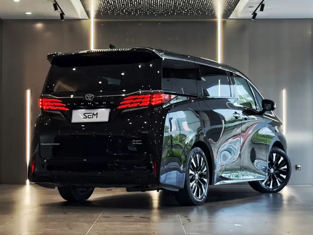 Toyota Alphard — миниатюра 11