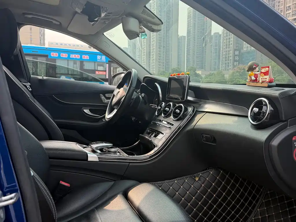 Mercedes-Benz C-Class — миниатюра 11