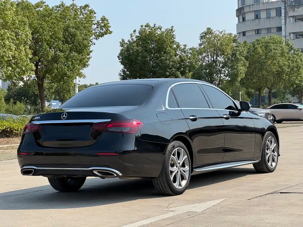 Mercedes-Benz E-Class — миниатюра 7