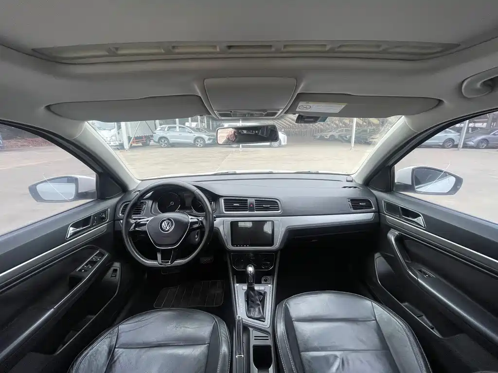 Volkswagen Lavida 2015 1.6L AT Comfort