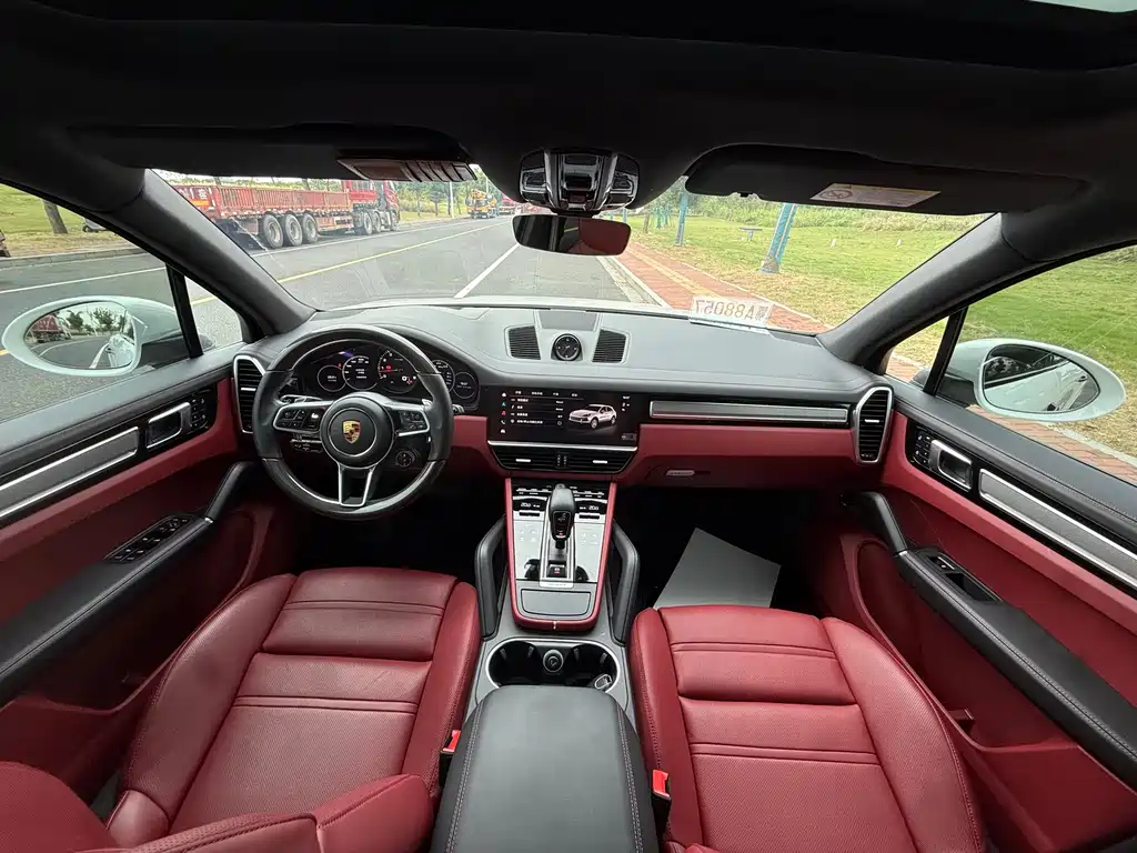 Porsche Cayenne — миниатюра 9