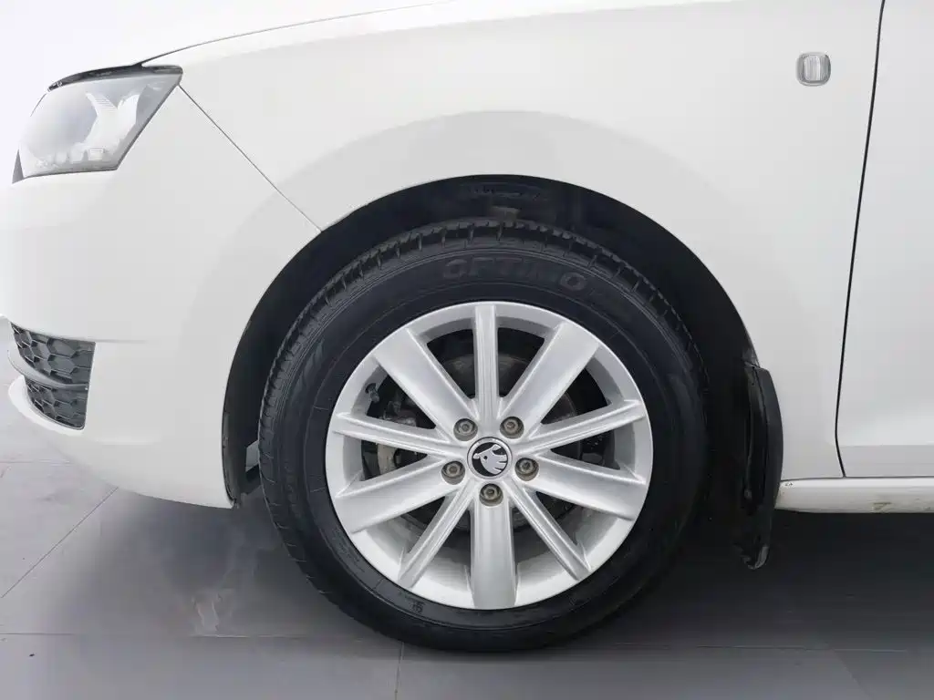 Skoda Rapid Spaceback — миниатюра 17