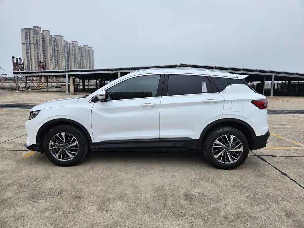 Geely Binyue — миниатюра 8