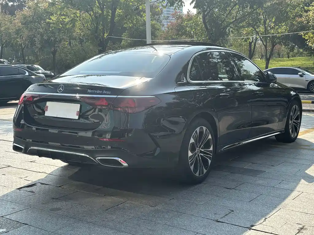 Mercedes-Benz E-Class — миниатюра 12
