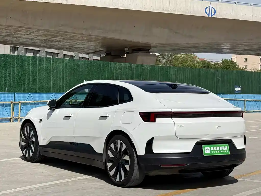Polestar 4 2024 PLUS