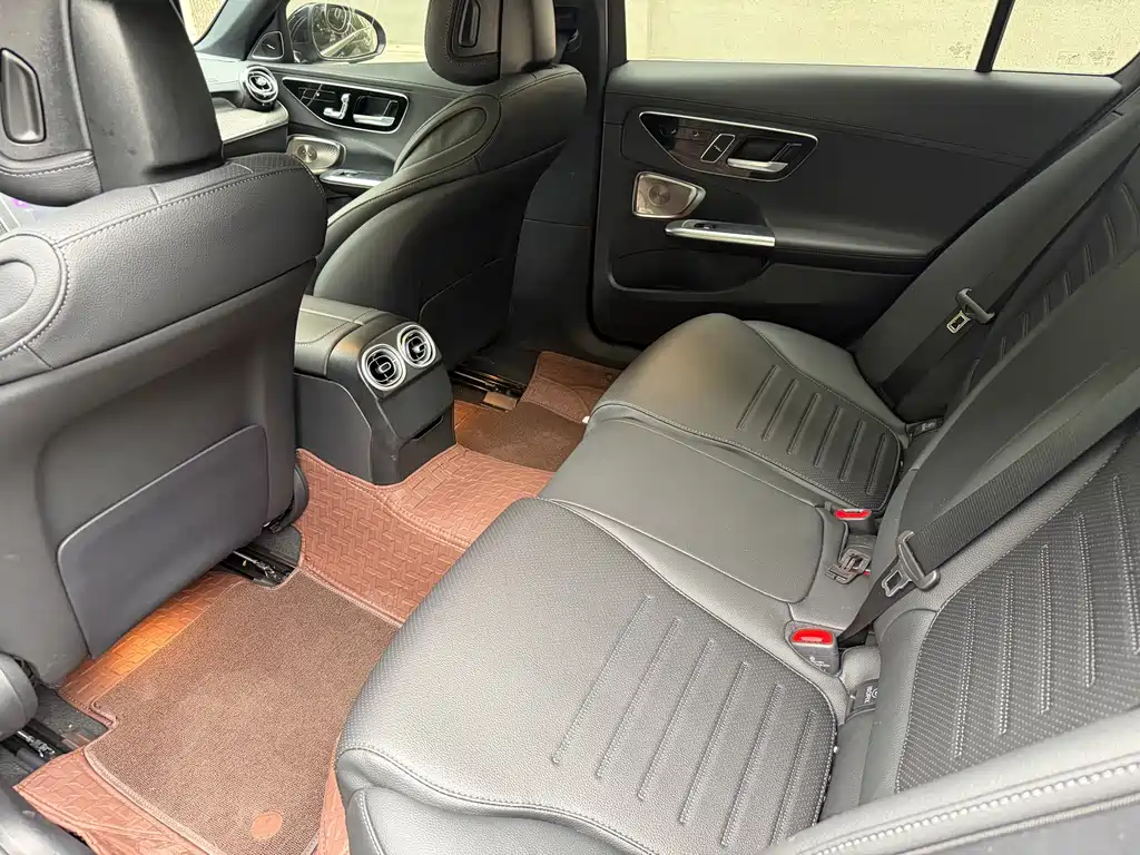 Mercedes-Benz C-Class — миниатюра 7