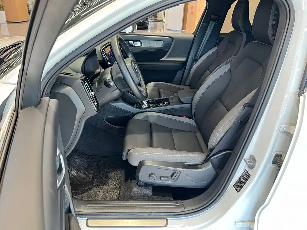 Volvo XC40 — миниатюра 9