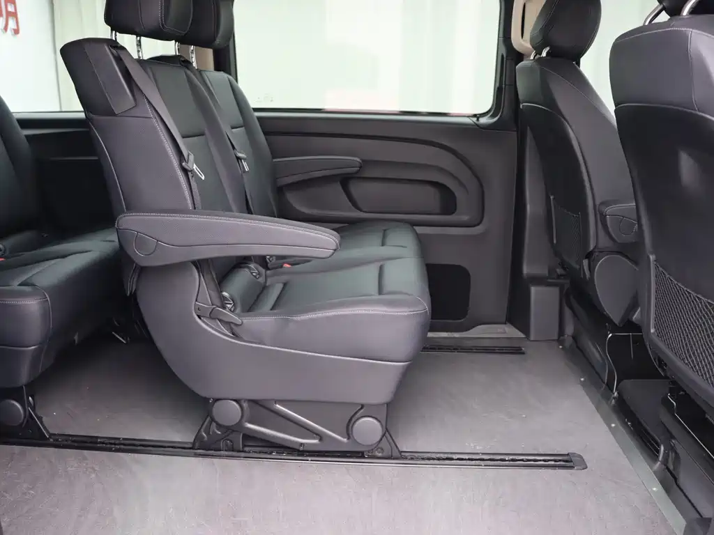 Mercedes-Benz Vito — миниатюра 13