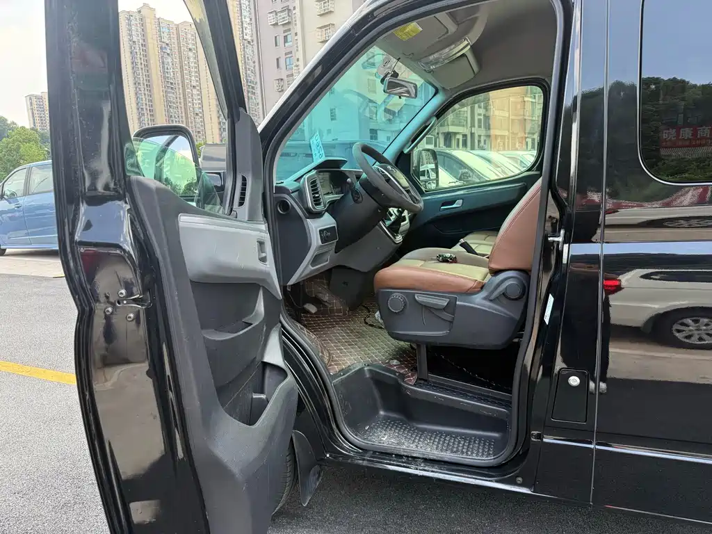 Maxus V80 2024 PRO 6AMT 147Ps 9 мест