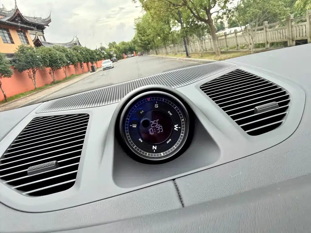 Porsche Cayenne — миниатюра 15