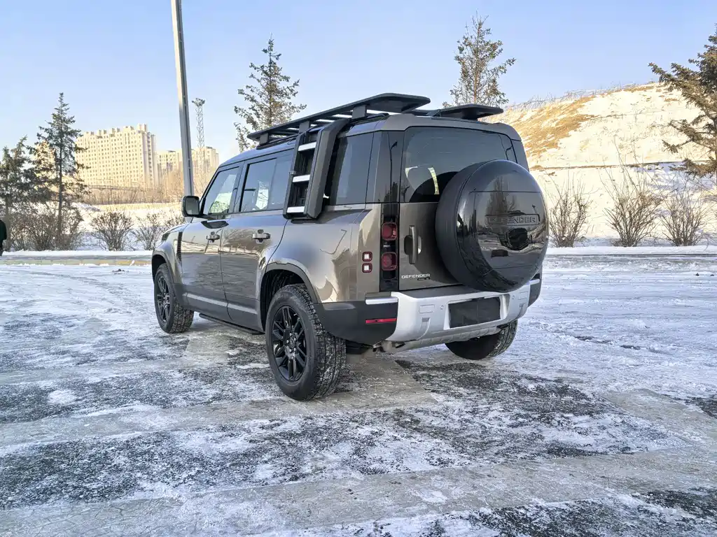 LAND ROVER DEFENDER