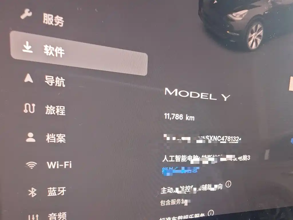 Tesla Model Y — миниатюра 8
