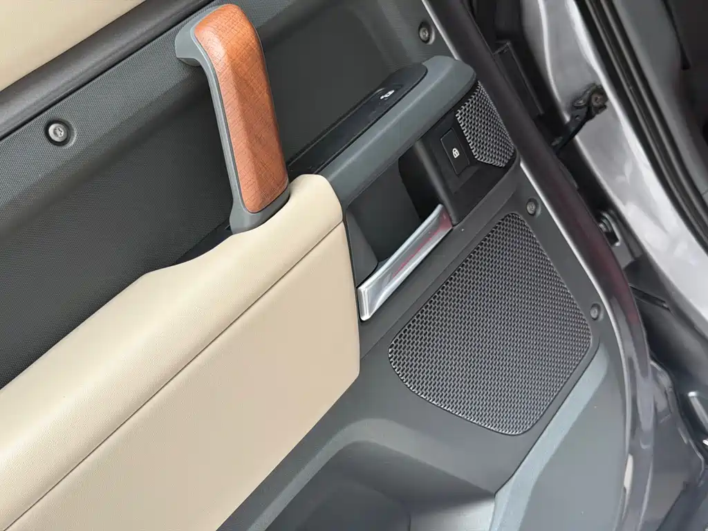 Land Rover Defender — миниатюра 20