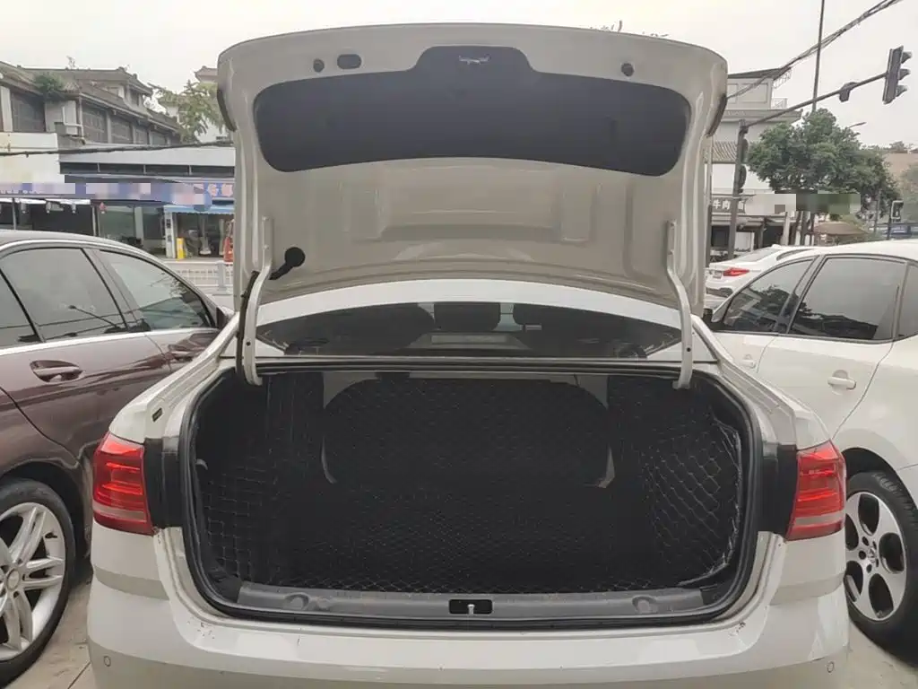 Volkswagen Lavida — миниатюра 19