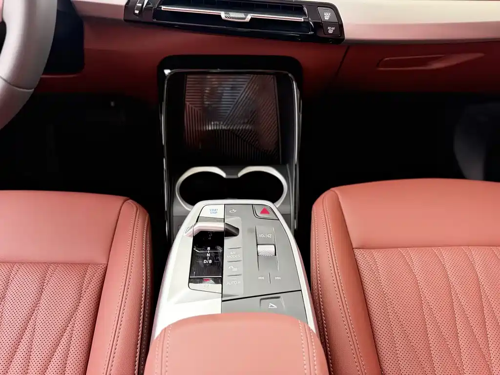 BMW iX1 — миниатюра 12