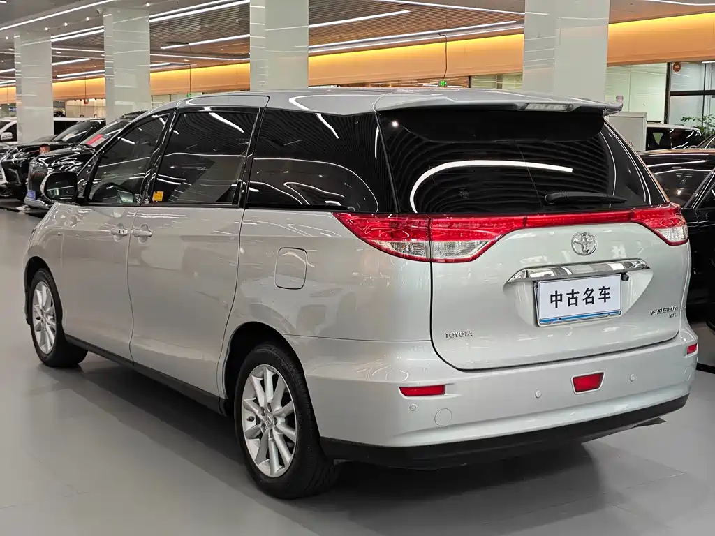Toyota Previa — миниатюра 6