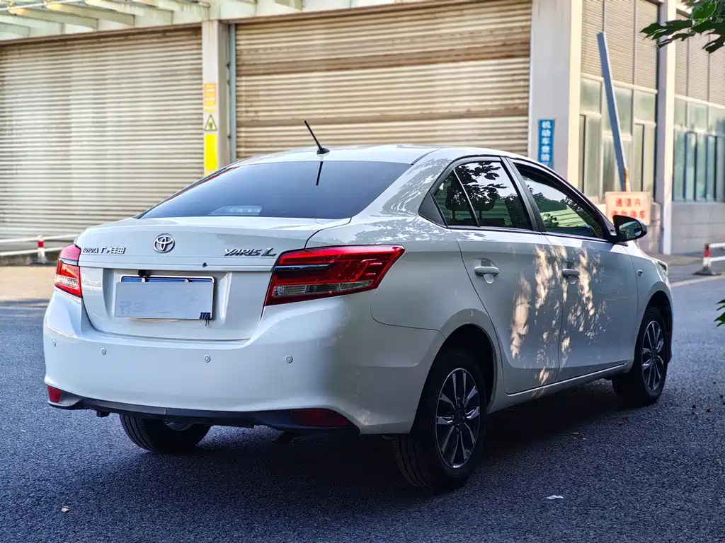 Toyota Yaris L — миниатюра 3