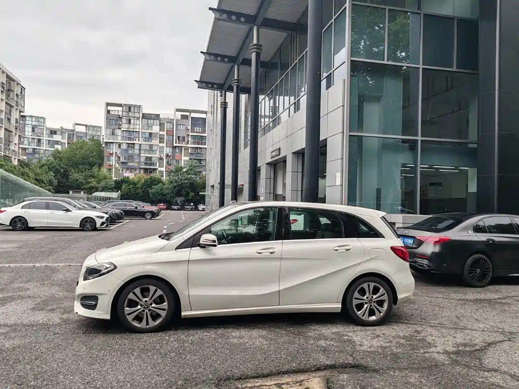 Mercedes-Benz B-Class — миниатюра 7