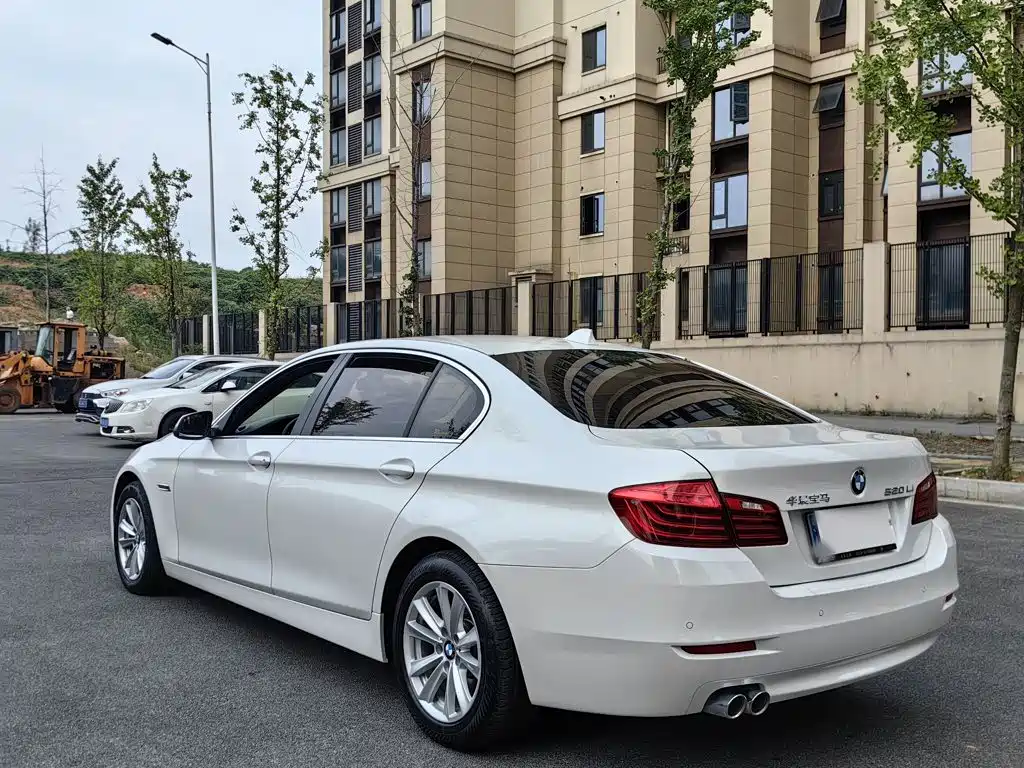 BMW 5 Series — миниатюра 6
