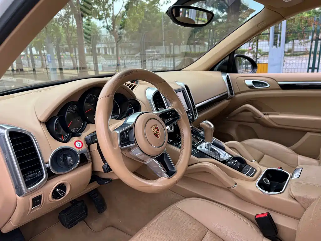 Porsche Cayenne — миниатюра 9