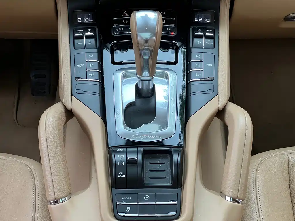 Porsche Cayenne — миниатюра 18