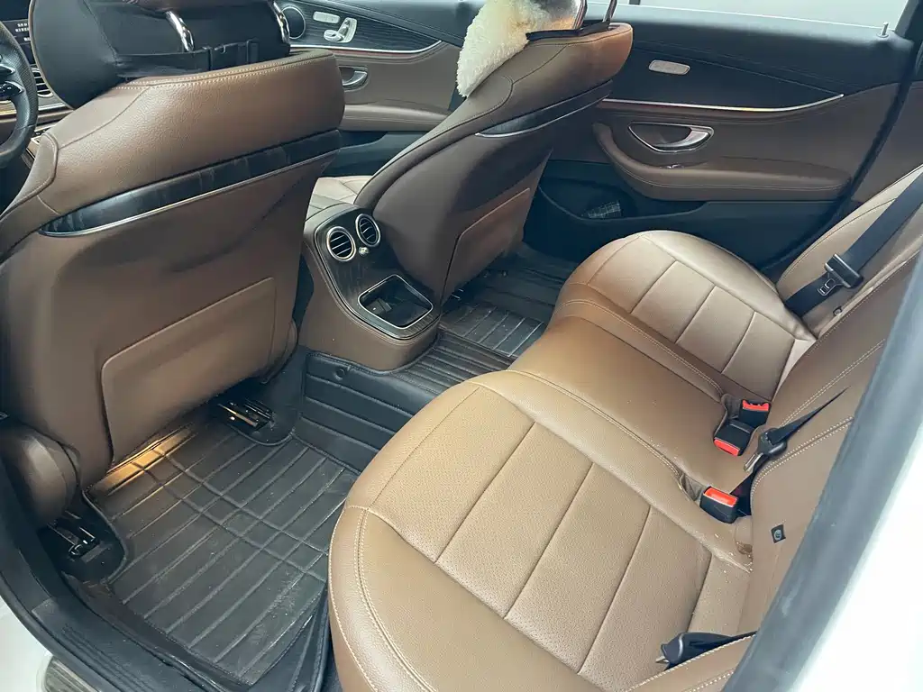 Mercedes-Benz E-Class — миниатюра 9