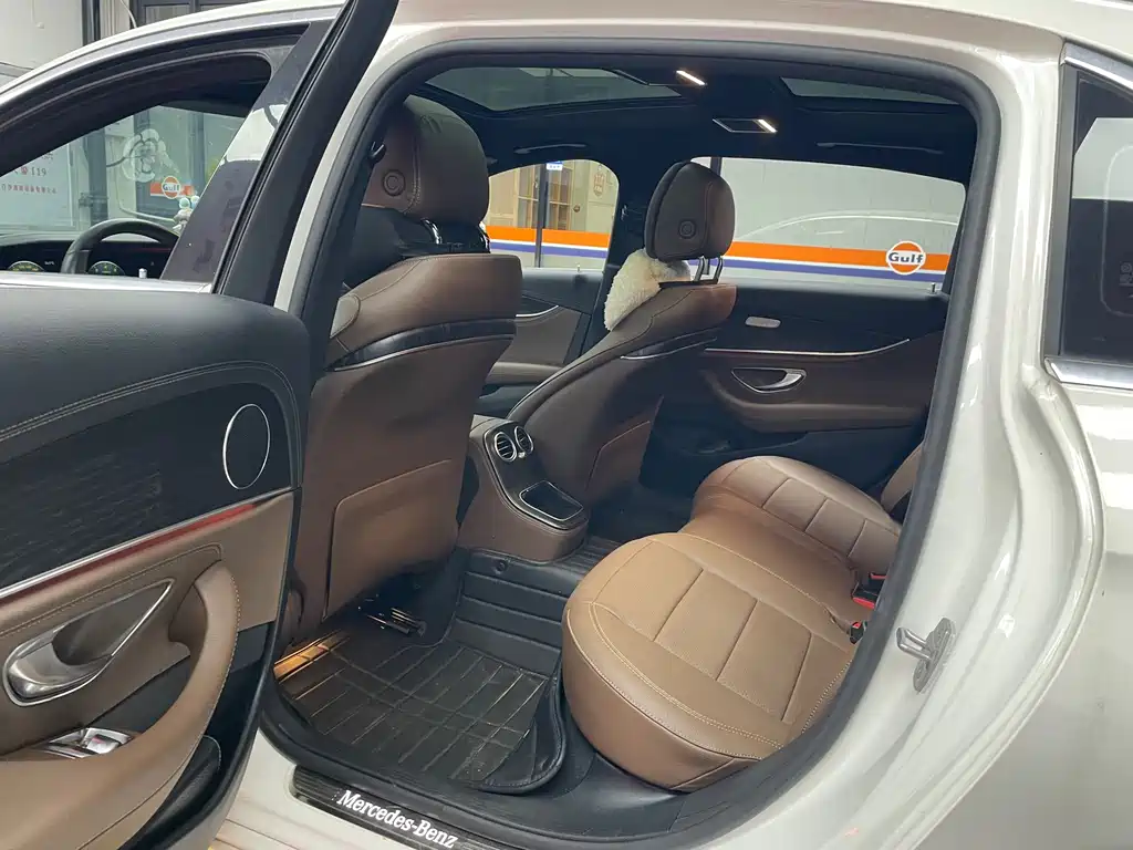 Mercedes-Benz E-Class — миниатюра 8