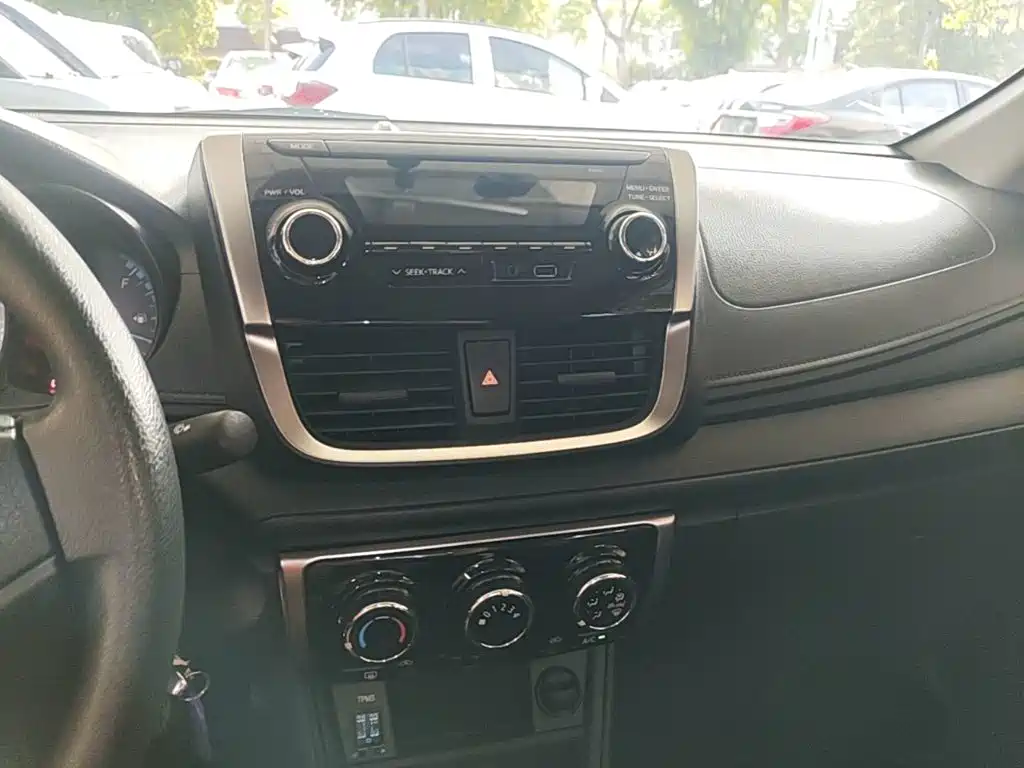 Toyota Yaris L — миниатюра 13
