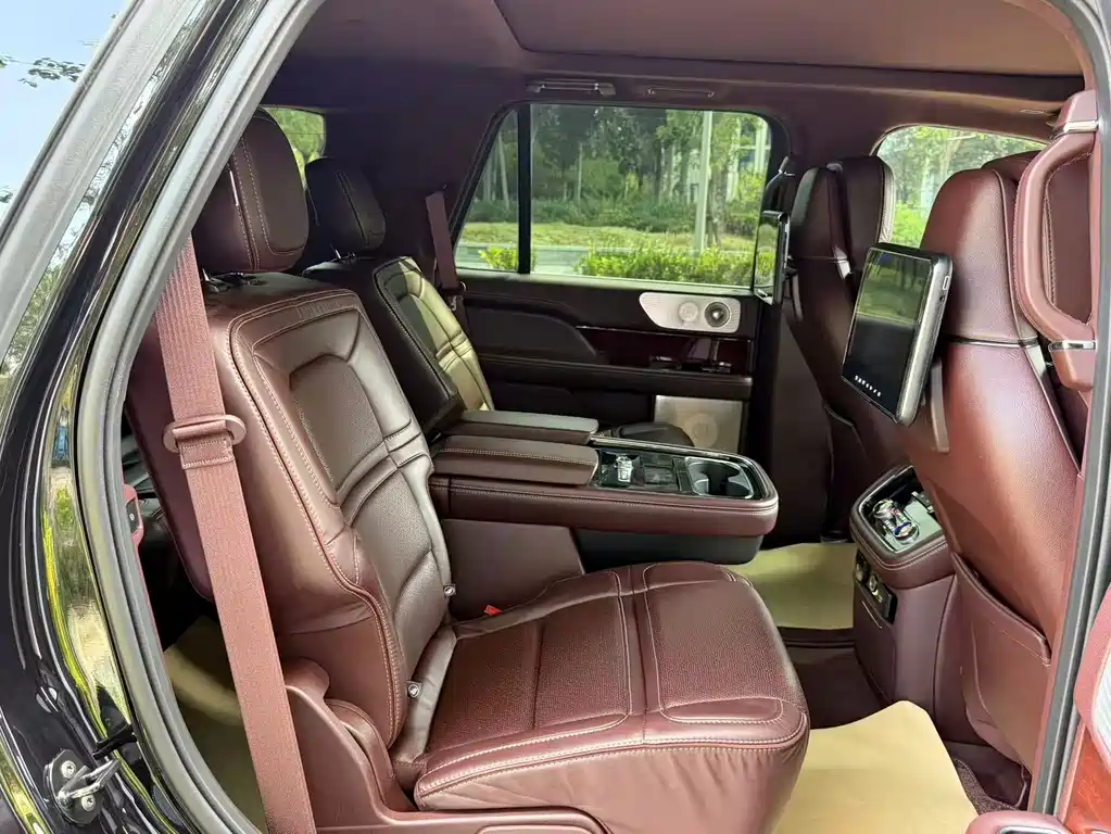 Lincoln Navigator — миниатюра 28