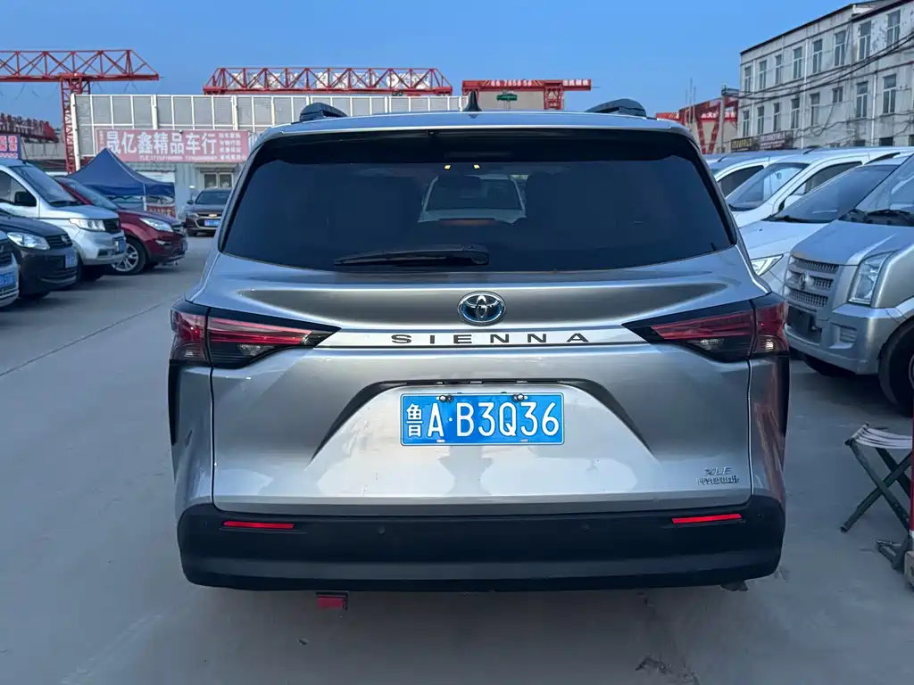 Toyota Sienna — миниатюра 5