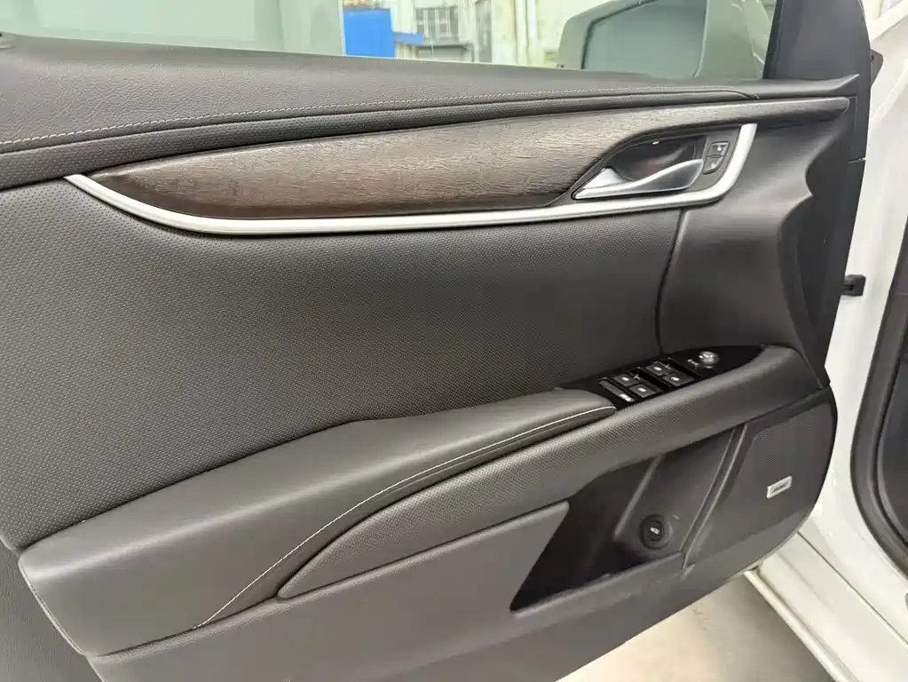 Cadillac XTS — миниатюра 7