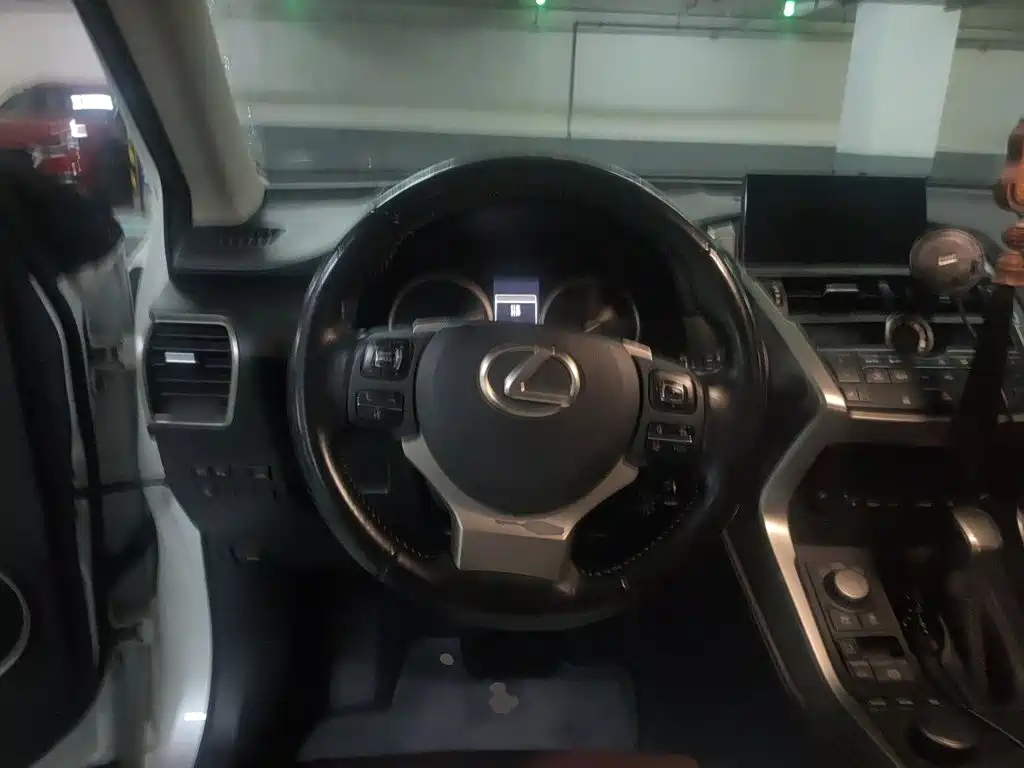Lexus NX — миниатюра 3