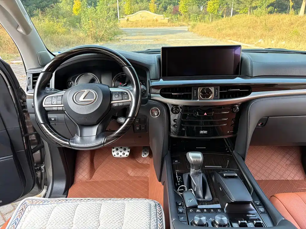 Lexus LX — миниатюра 26