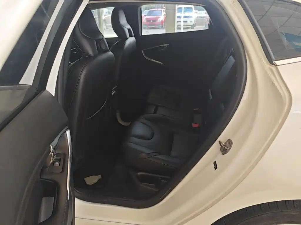 Volvo V40 — миниатюра 17