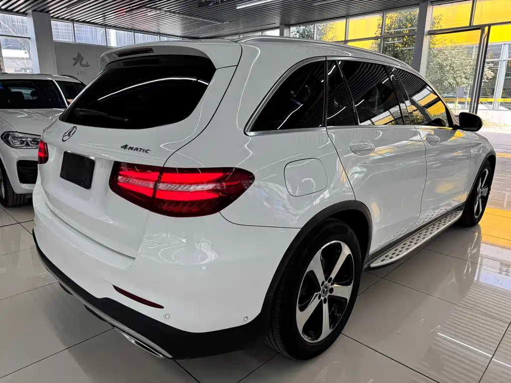 MERCEDES-BENZ GLC