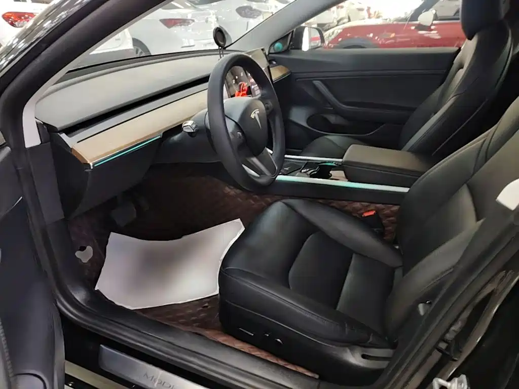Tesla Model 3 — миниатюра 15
