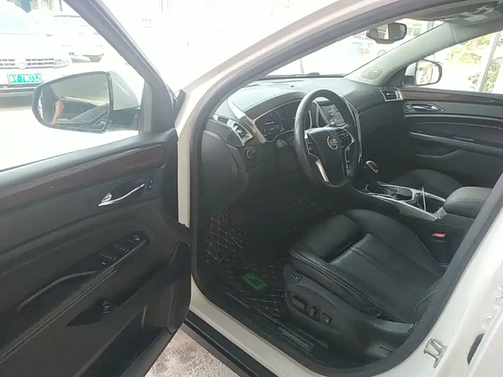 Cadillac SRX — миниатюра 16