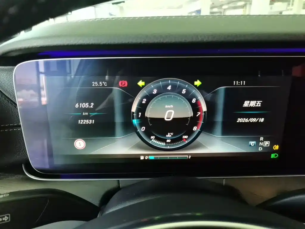 Mercedes-Benz E-Class — миниатюра 12