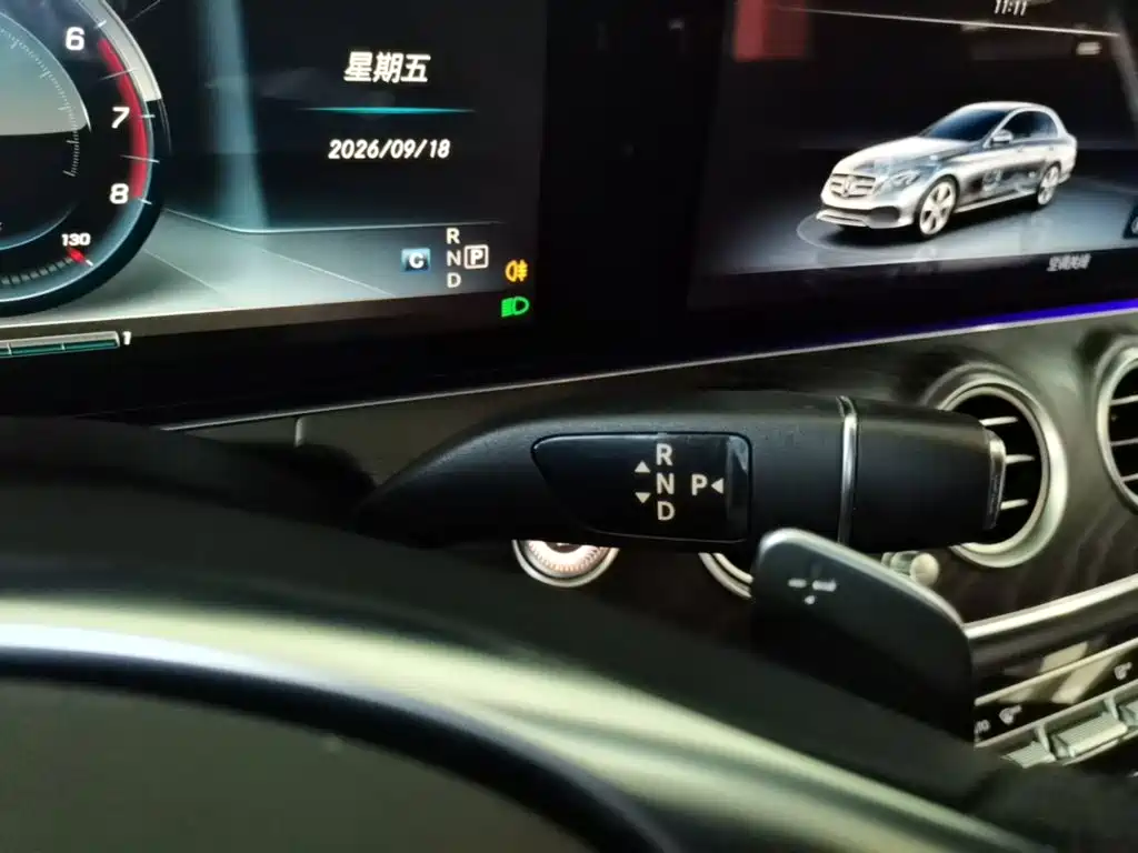 Mercedes-Benz E-Class — миниатюра 14