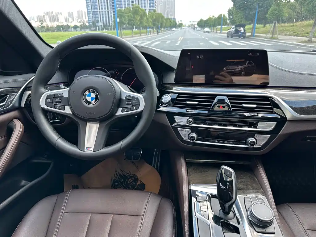 BMW 5 Series — миниатюра 18
