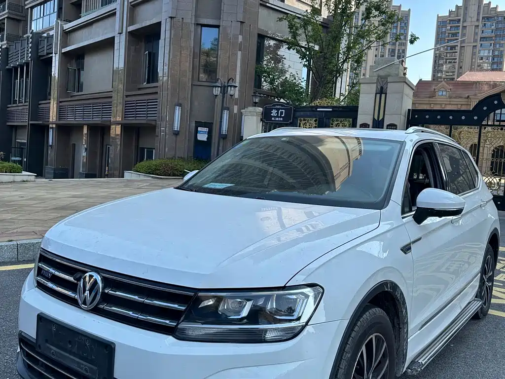 Volkswagen Tiguan L PHEV — миниатюра 3