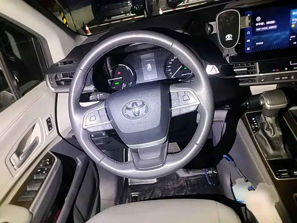 Toyota Granvia — миниатюра 15