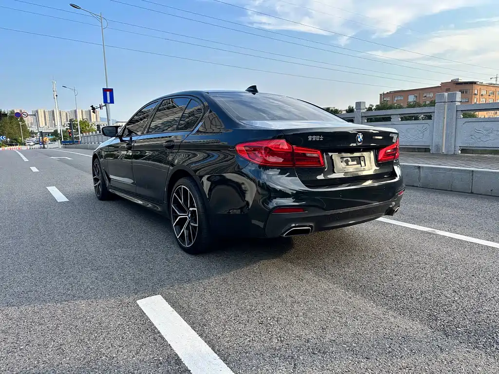 BMW 5 Series — миниатюра 10
