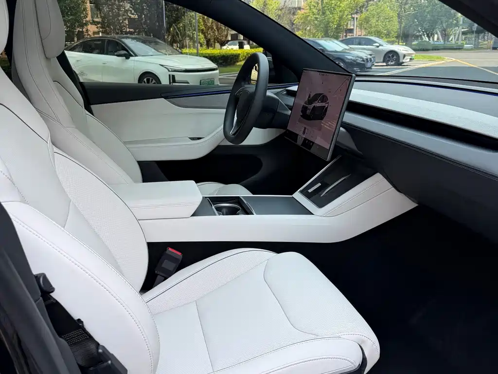 Tesla Model Y L — миниатюра 14